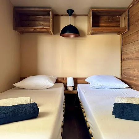 Moderne Piscine Commune Activites Dans Le Domaine * Gujan-Mestras