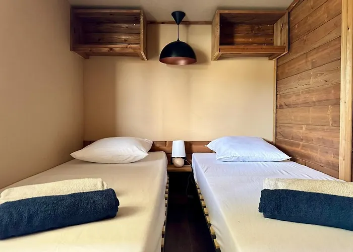 Moderne Piscine Commune Activites Dans Le Domaine * Gujan-Mestras