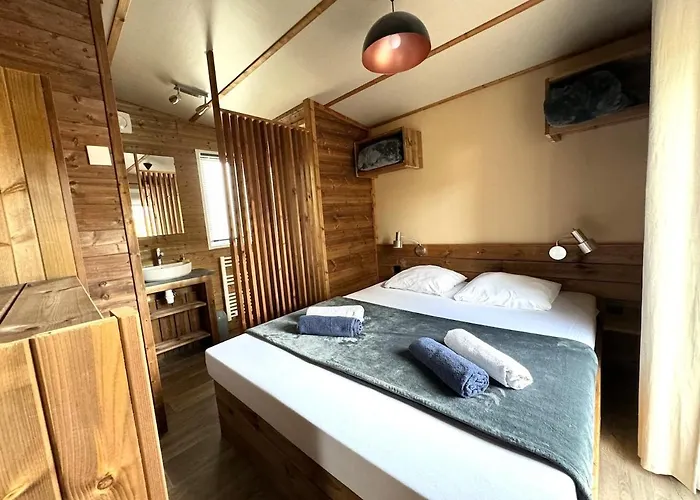 Moderne Piscine Commune Activites Dans Le Domaine Lejlighed