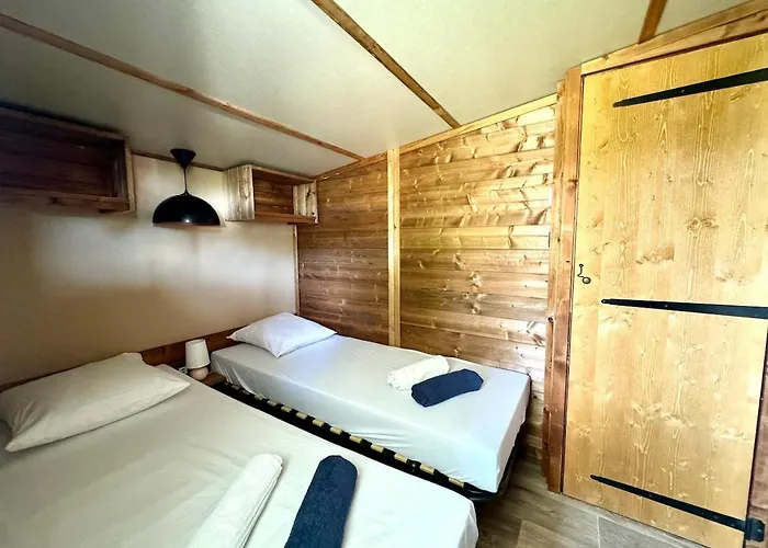 Moderne Piscine Commune Activites Dans Le Domaine Lejlighed Gujan-Mestras